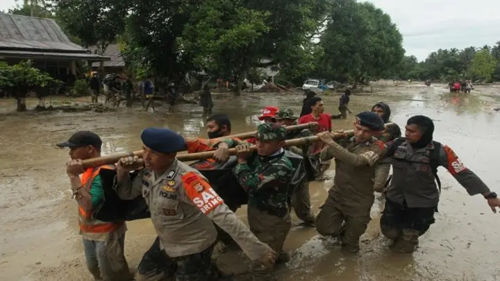 Inundaciones de lluvias por el mozón dejan 200 muertos en Asia