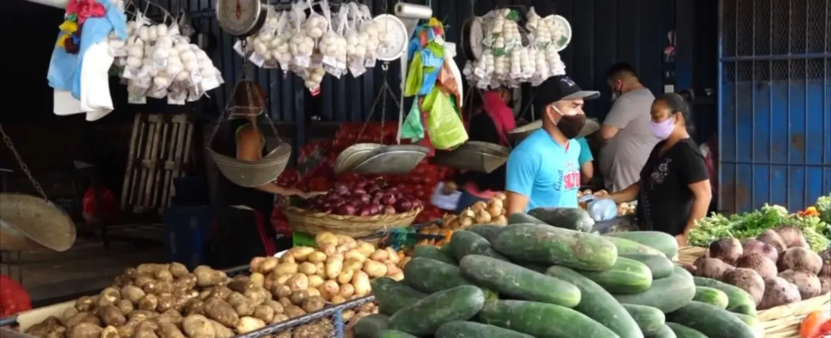 Mercado de Masaya luce colorido por la temporada de frutas y verduras