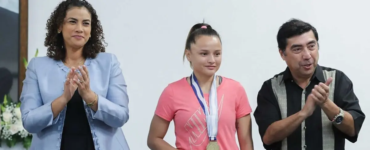 Sheyla Flores tan grande cómo "Chocolatito"