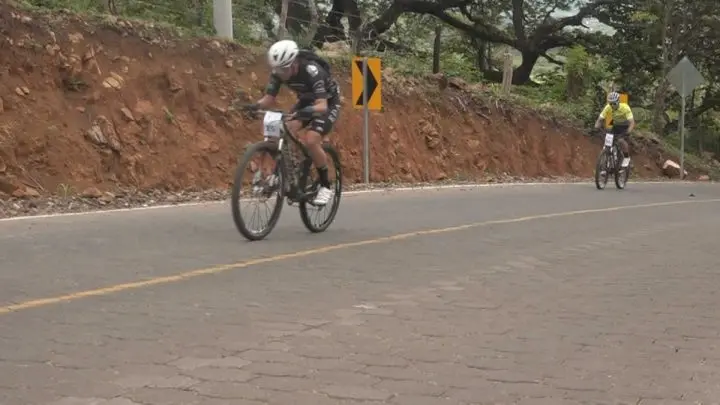 Rally ciclístico “Ofensiva Final” permite una recreación sana y segura