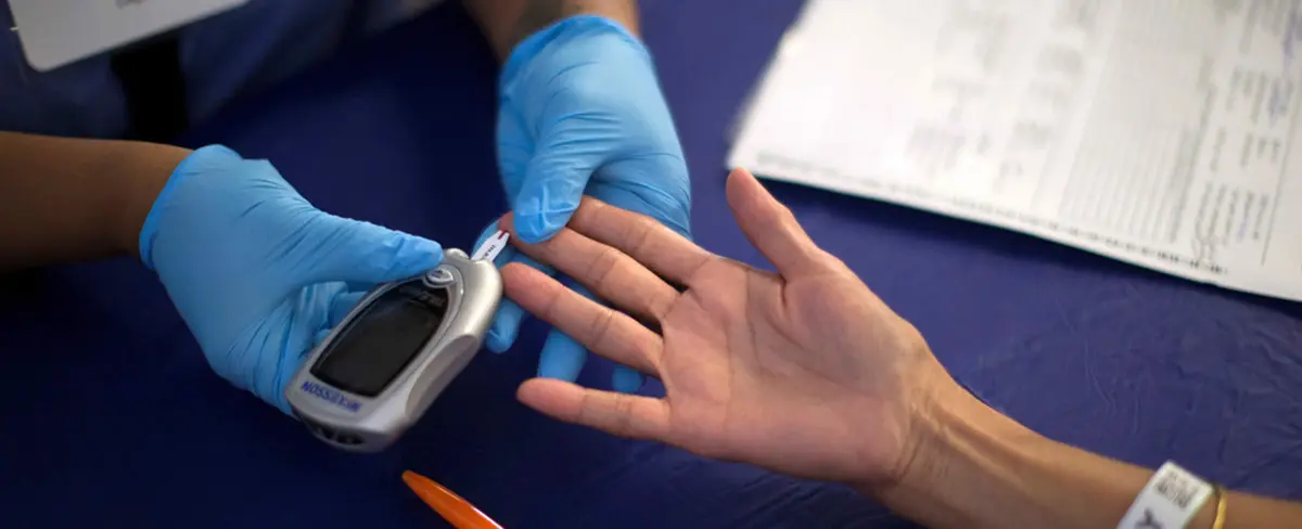 Médicos explican sobre cómo reducir el riesgo del COVID-19 en diabéticos