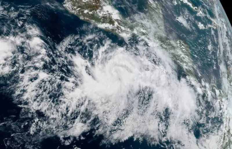 Tormenta Cristina se convertirá en huracán cerca de las costas de México