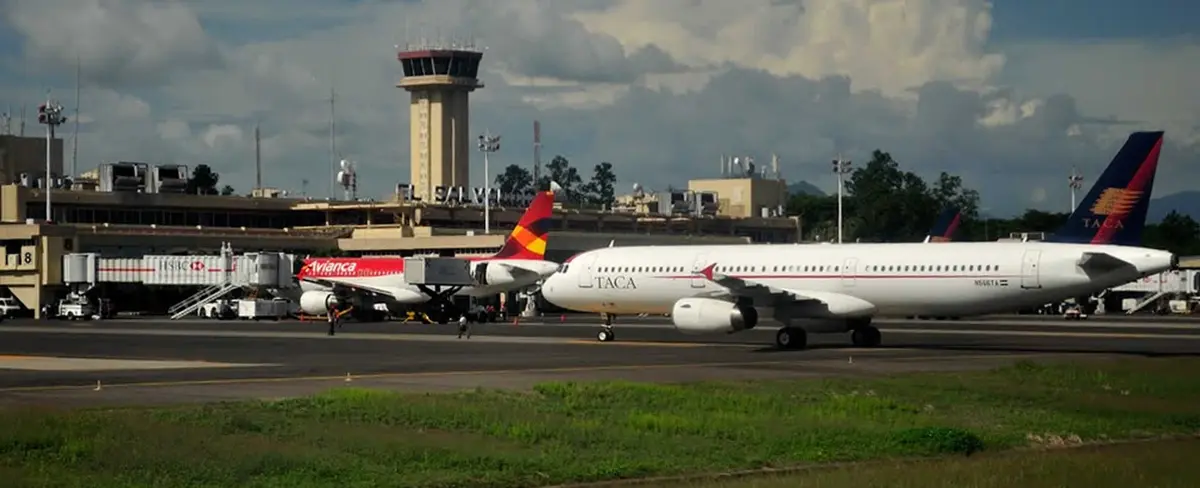 Aeropuerto de El Salvador reanudará operaciones bajo estrictas medidas sanitarias