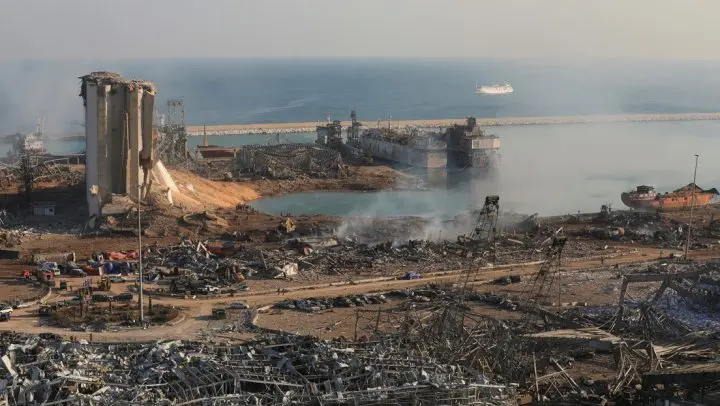 Crucero se hunde tras explosión en Beirut dejando muertos y heridos