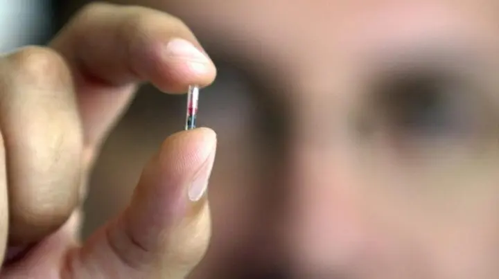 Desarrollan microchip como una forma más rápida de detectar la COVID-19 