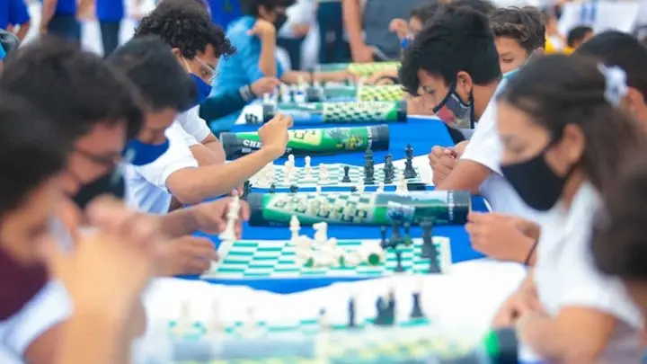 Estudiantes en la Megasimultánea de Ajedrez.