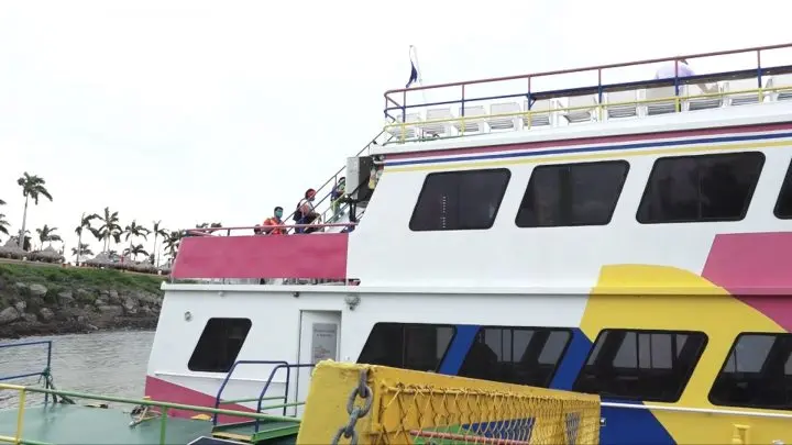 Embarcación Momotombito en el Puerto Salvador Allende. 