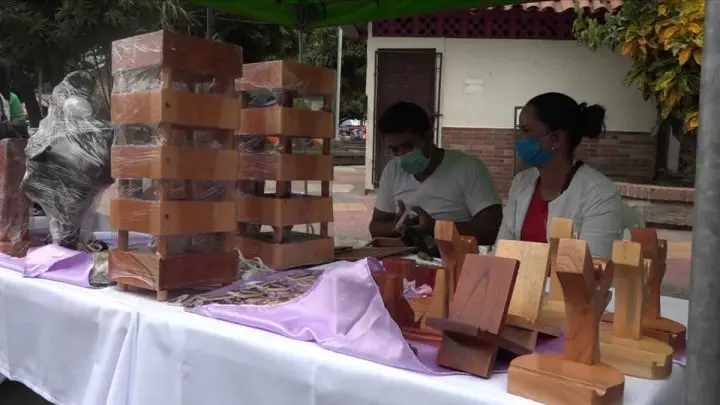 Emprendedores de Estelí, muestran su producto. 