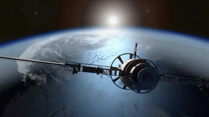 Un satélite orbitando la tierra.
