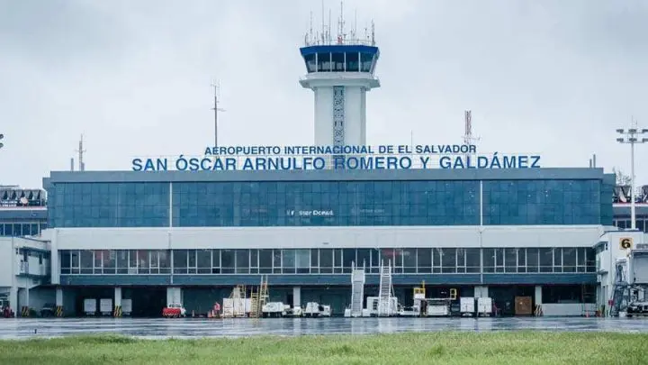 Aeropuerto de El Salvador reanudará operaciones bajo estrictas medidas sanitarias