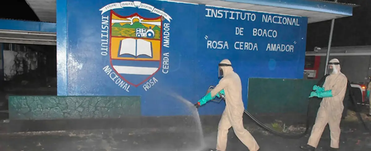 Ejército de Nicaragua rocía peróxido de hidrógeno para combatir al COVID-19 en Boaco
