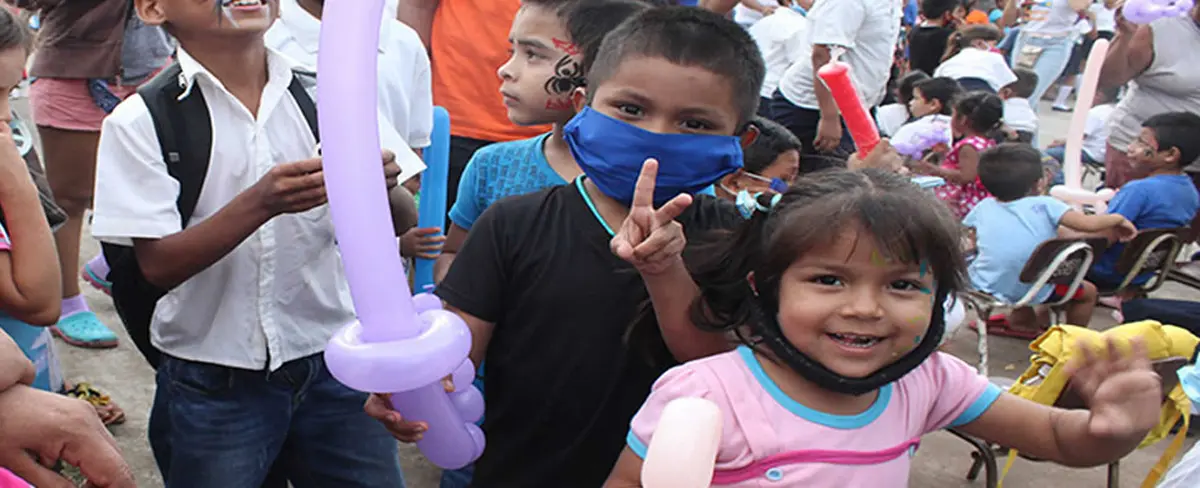La alegría de los niños en homenaje a Fidel Castro y Tomas Borge