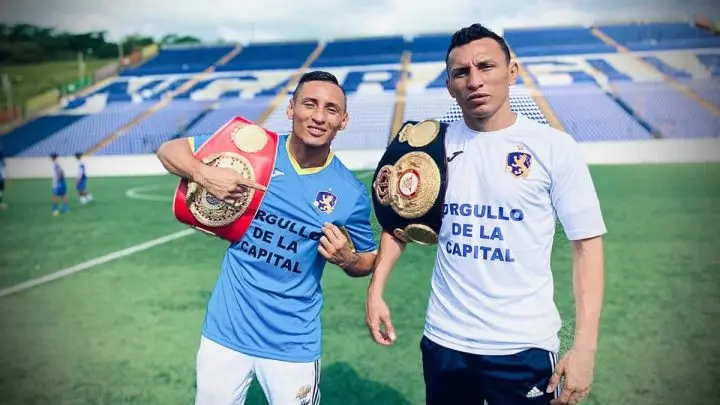 Félix Alvarado viajó este viernes rumbo a Miami con miras de realizar su segunda defensa titular