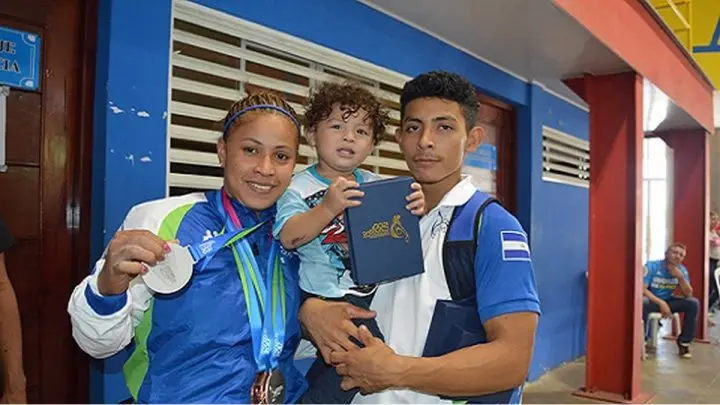 Pareja de pesistas competirán en la Primera Copa Mundial "On Line"