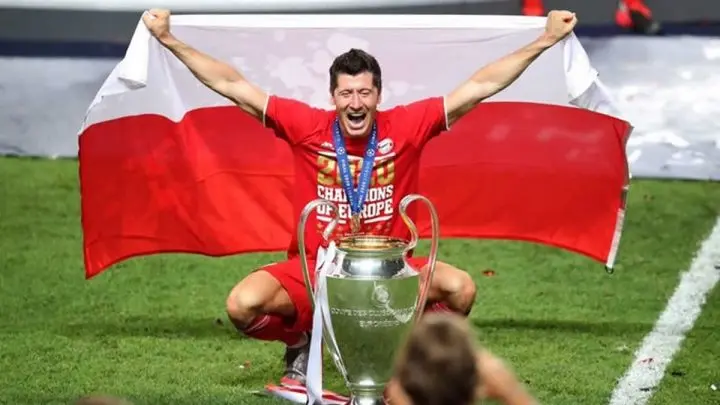 La fotito de Lewandowski la mañana siguiente de conquistar La Orejona
