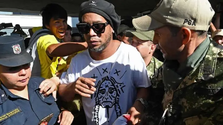 Ronaldinho próximo a salir de la cárcel y será vecino de Messi y Luis Suárez