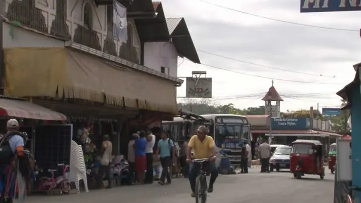 Nicaragüenses transitan las calles en un ambiente lleno de tranquilidad