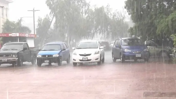 Fuerte lluvia cae en la capital de Nicaragua, Managua