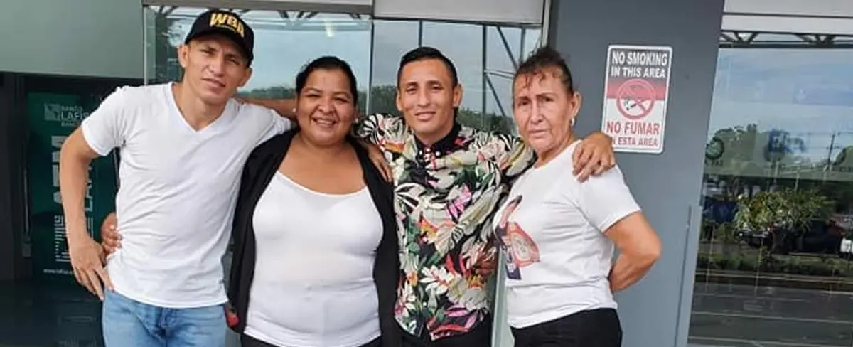 Félix Alvarado viajó este viernes rumbo a Miami con miras de realizar su segunda defensa titular