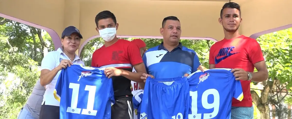 Alcaldía de Ocotal entregó uniformes de fútbol a los Guerreros Segovianos para el Torneo Apertura