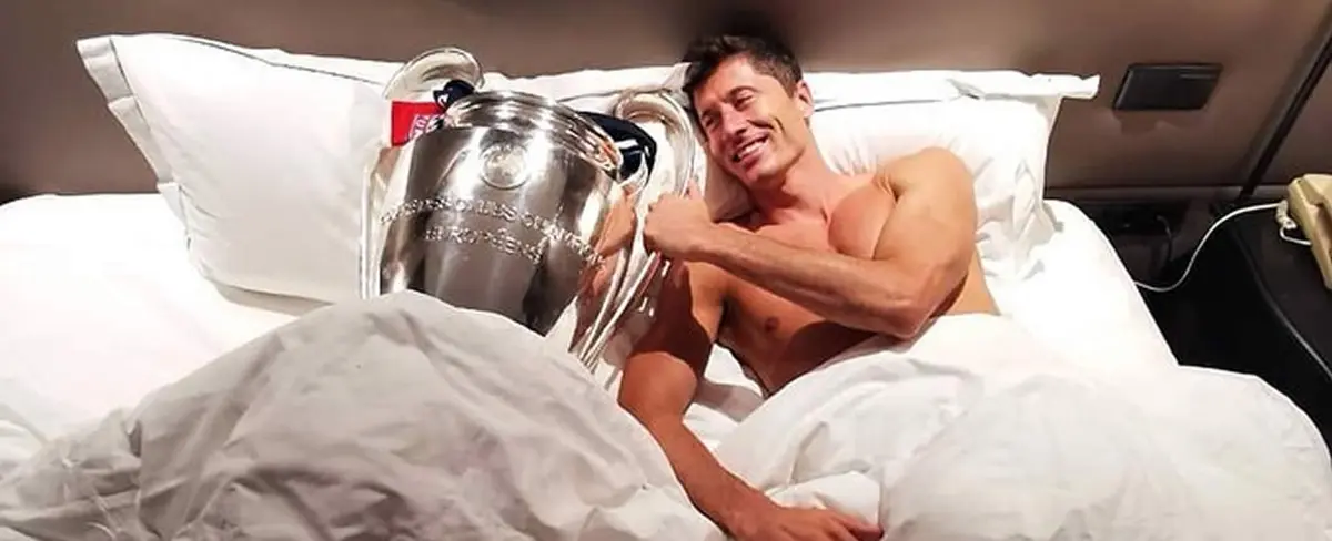 La fotito amorosa de Lewandowski la mañana siguiente de conquistar La Orejona