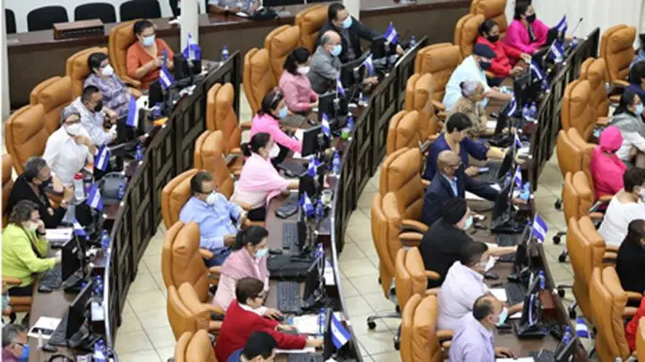 Funcionarios de la Asamblea Nacional en una sesión parlamentaria