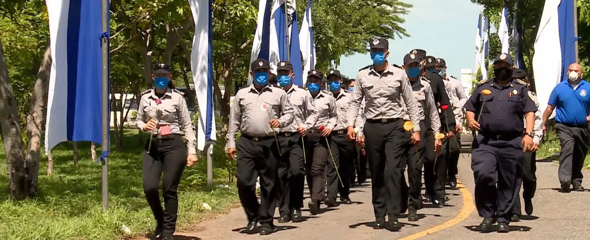 Alumnos de la escuela del MIGOB honran a los héroes de San Jacinto