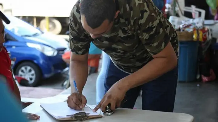 Ciudadano firma Carta Abierta de solicitud de la cadema perpetua.