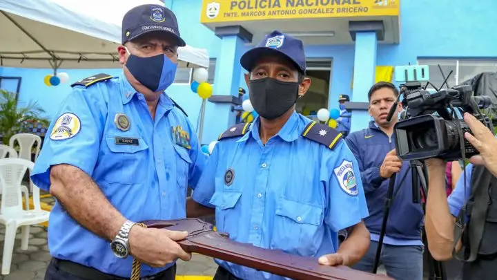 Entregan las llaves de la nueva delegación policial de San Benito.