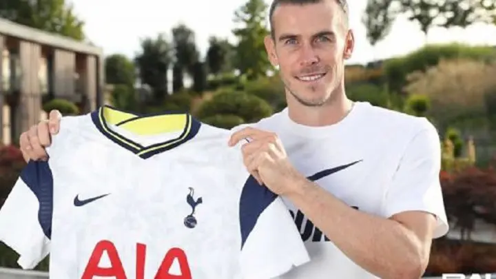 Gareth Bale con la camisa del Tottenhem.