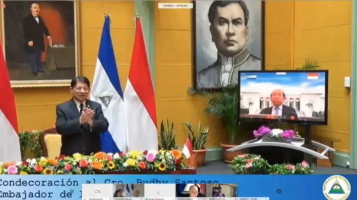 Canciller Denis Moncada y embajador de Indonesia Budhy Santoso.