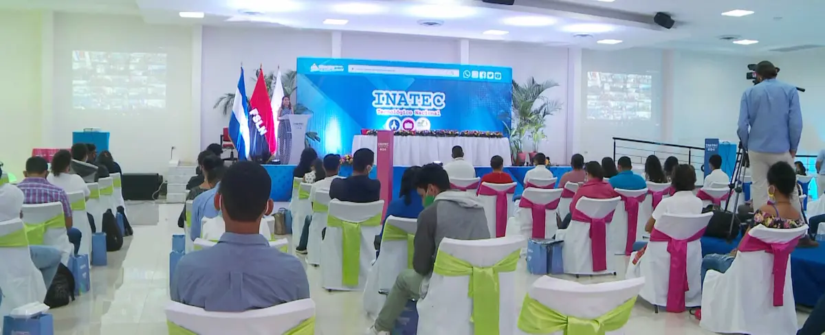 Premian a estudiantes técnicos de Excelencia Académica en Nicaragua
