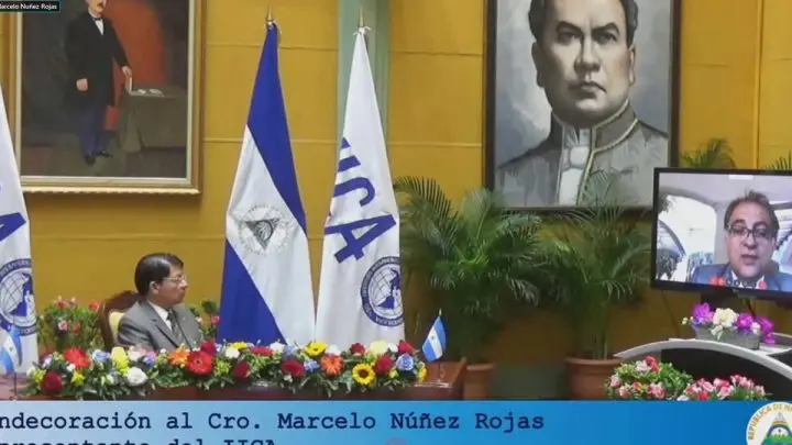 Denis Moncada, Canciller de Nicaragua condecora a Marcelo Núñez Rojas, representante del IICA