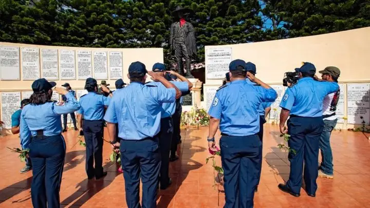 Policía rinde honores a oficiales caídos en Managua