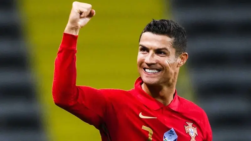 Cristiano celebra sus 100 goles con Portugal