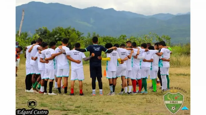 Equipo de fútbol de Sébaco entrenando