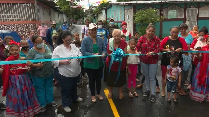 Familias de barrio Nueva Libia en inauguración de calles.
