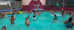 Familias disfrutan de las opciones de balnearios en Managua