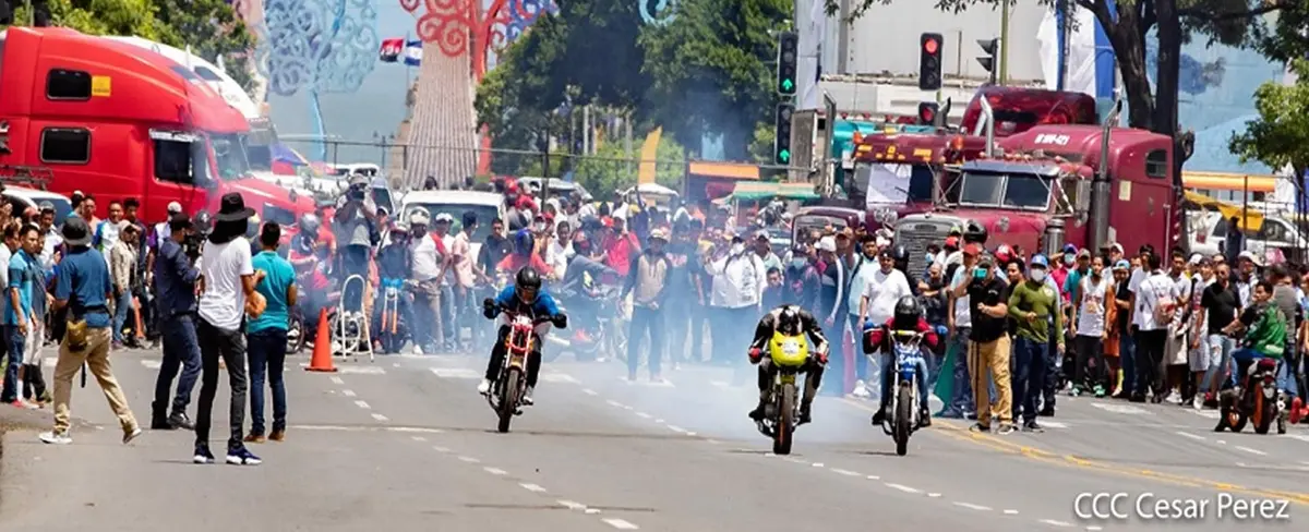 Desde bicicletas, caponeras hasta automóviles modificados y furgones estuvieron en el Cuarto de Milla