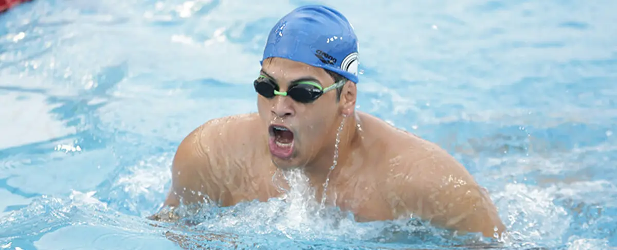 Gerald Hernández con nuevo récord absoluto en los 400 metros individual en Piscina Corta