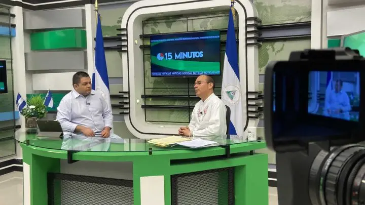 Carlos Emilio López, diputado del FSLN y Roberto Zúñiga en programa 15 Minutos.