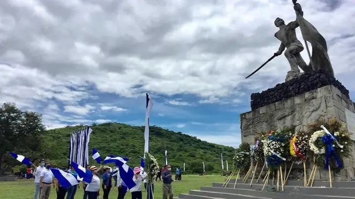 SINAPRED deposita ofrenda floral en el Monumento del Héroe Nacional, Andrés Castro