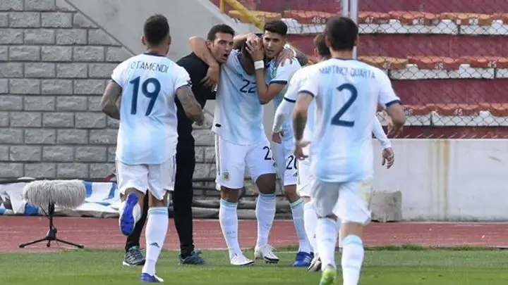 Argentina celebra victoria contra Bolivia.