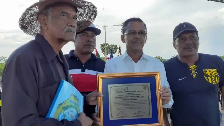 Orden de Hijo Dilecto al Profesor Orlando Pineda.