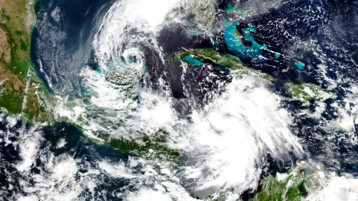 EE.UU.: Abandonan sus hogares por paso del huracán Delta en Luisiana