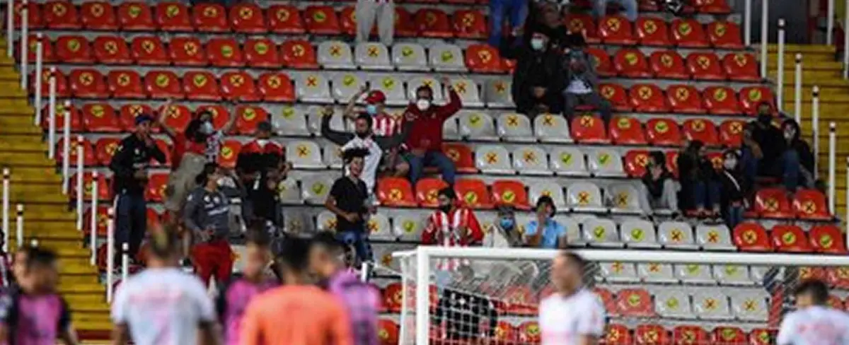 Cierran estadio de fútbol por rebrote de COVID en México