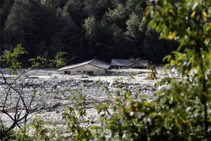 Tormenta Alex azota con fuerza las costas de Francia e Italia