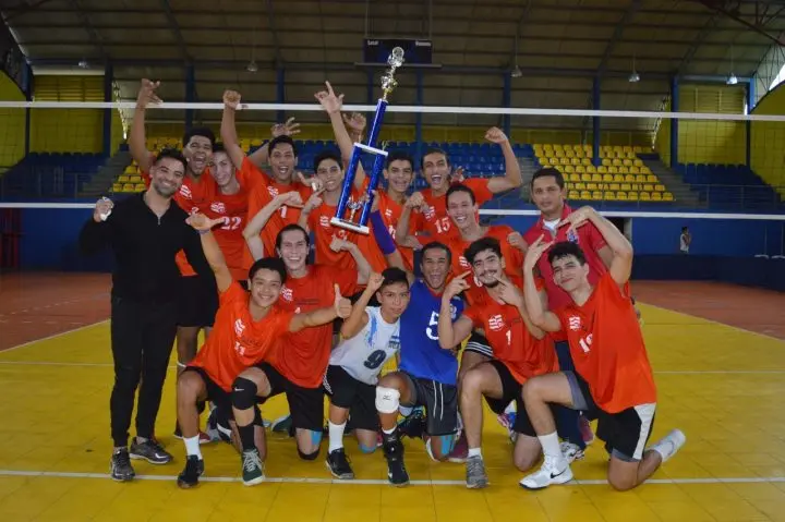 Voleibol de alto nivel en los duelos finales del Campeonato Superior