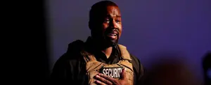 Kanye West pide a sus seguidores que voten por él de manera "singular"