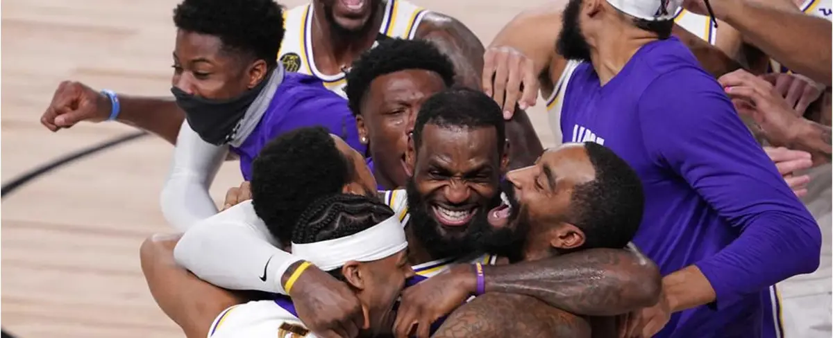 Lakers vuelven al trono con una victoria arrasante en la NBA